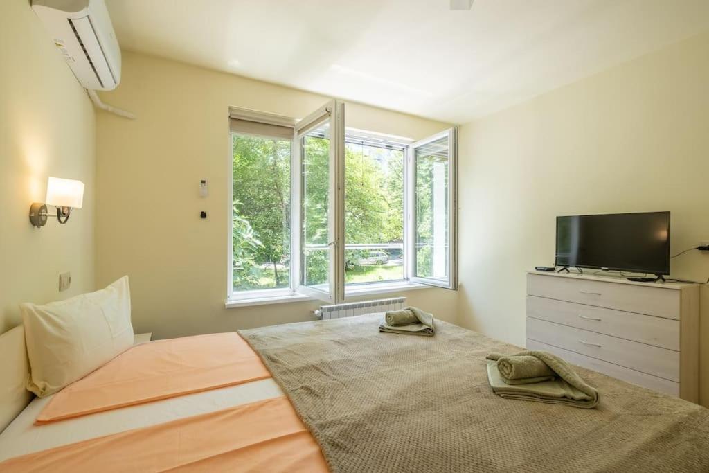 Top Location, Brand New 3 Bdrm Apt & Free Parking 索菲亞 外观 照片
