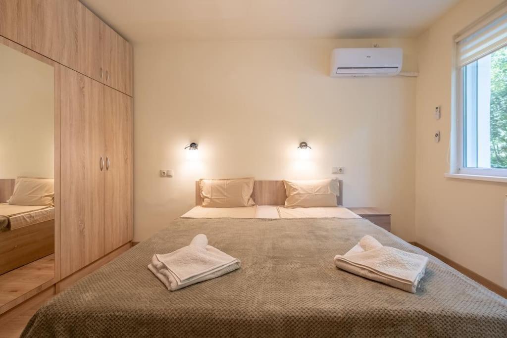 Top Location, Brand New 3 Bdrm Apt & Free Parking 索菲亞 外观 照片
