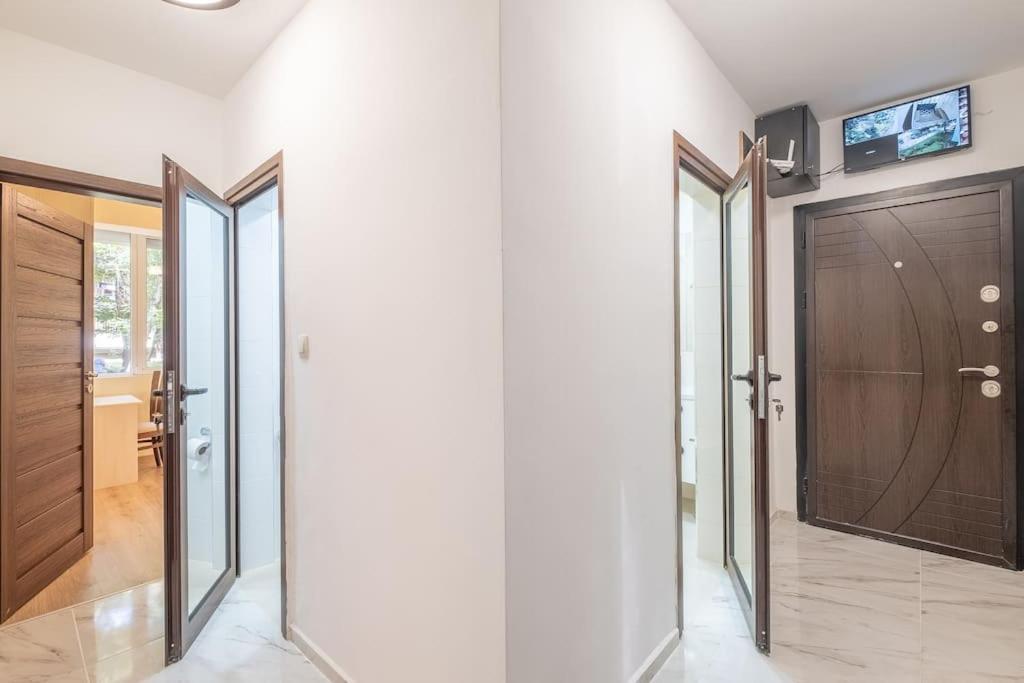 Top Location, Brand New 3 Bdrm Apt & Free Parking 索菲亞 外观 照片