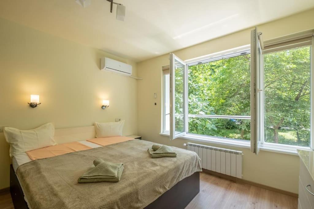 Top Location, Brand New 3 Bdrm Apt & Free Parking 索菲亞 外观 照片