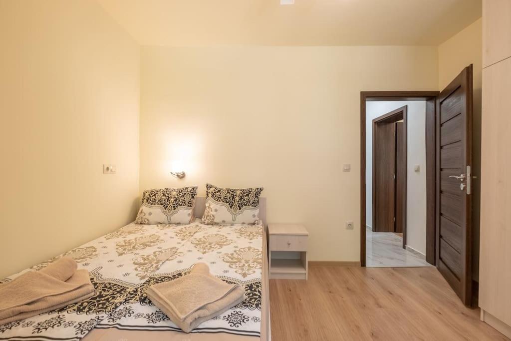 Top Location, Brand New 3 Bdrm Apt & Free Parking 索菲亞 外观 照片