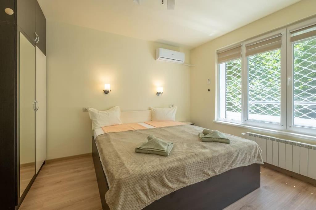 Top Location, Brand New 3 Bdrm Apt & Free Parking 索菲亞 外观 照片