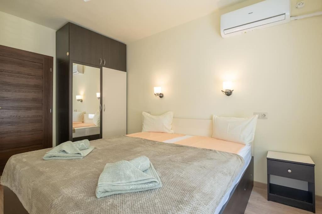 Top Location, Brand New 3 Bdrm Apt & Free Parking 索菲亞 外观 照片