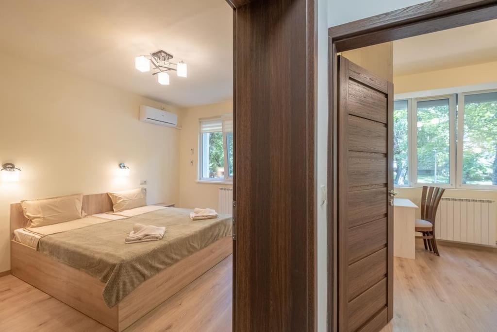 Top Location, Brand New 3 Bdrm Apt & Free Parking 索菲亞 外观 照片