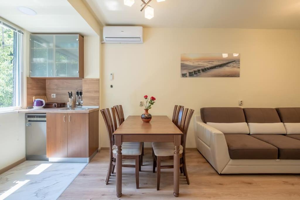 Top Location, Brand New 3 Bdrm Apt & Free Parking 索菲亞 外观 照片