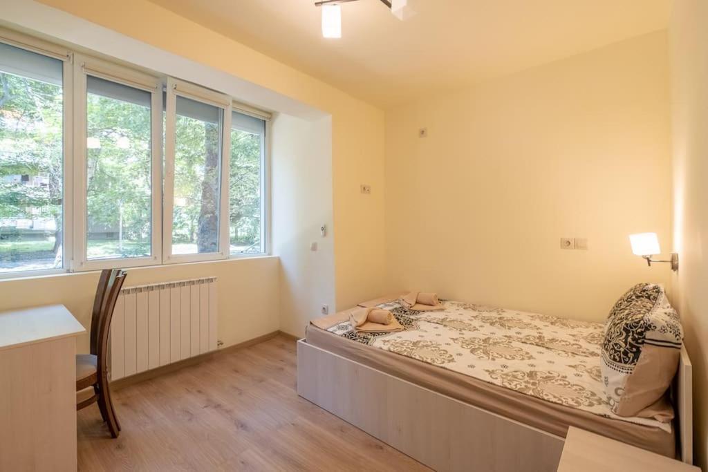 Top Location, Brand New 3 Bdrm Apt & Free Parking 索菲亞 外观 照片