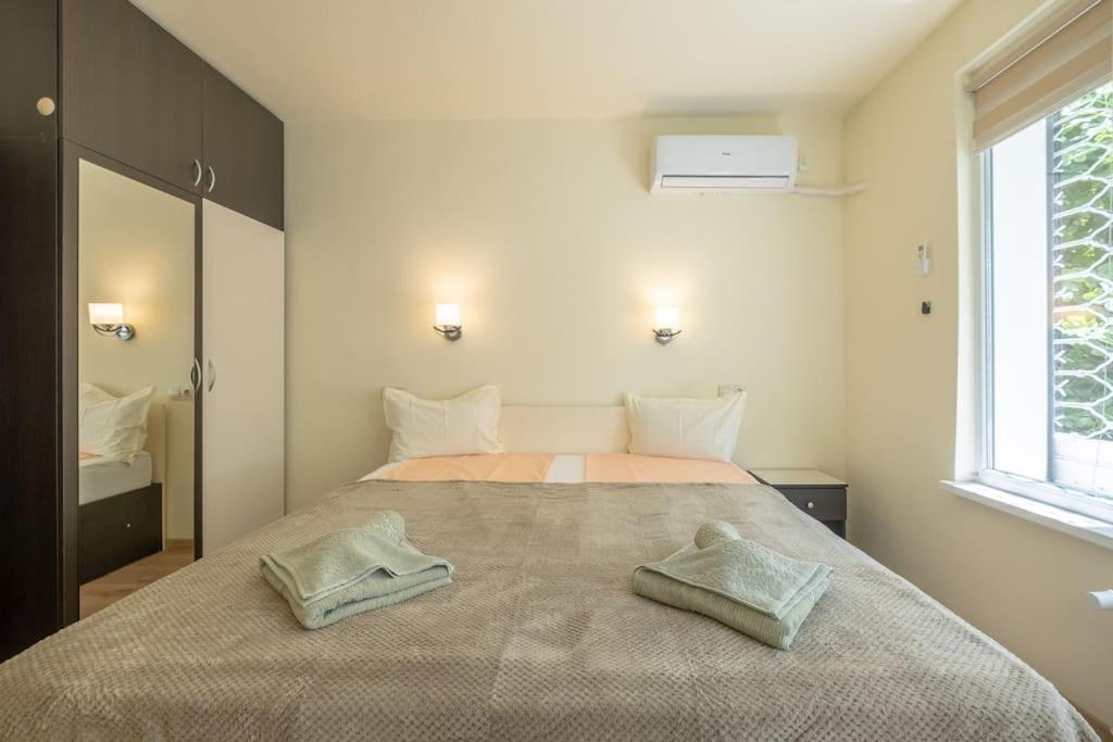 Top Location, Brand New 3 Bdrm Apt & Free Parking 索菲亞 外观 照片