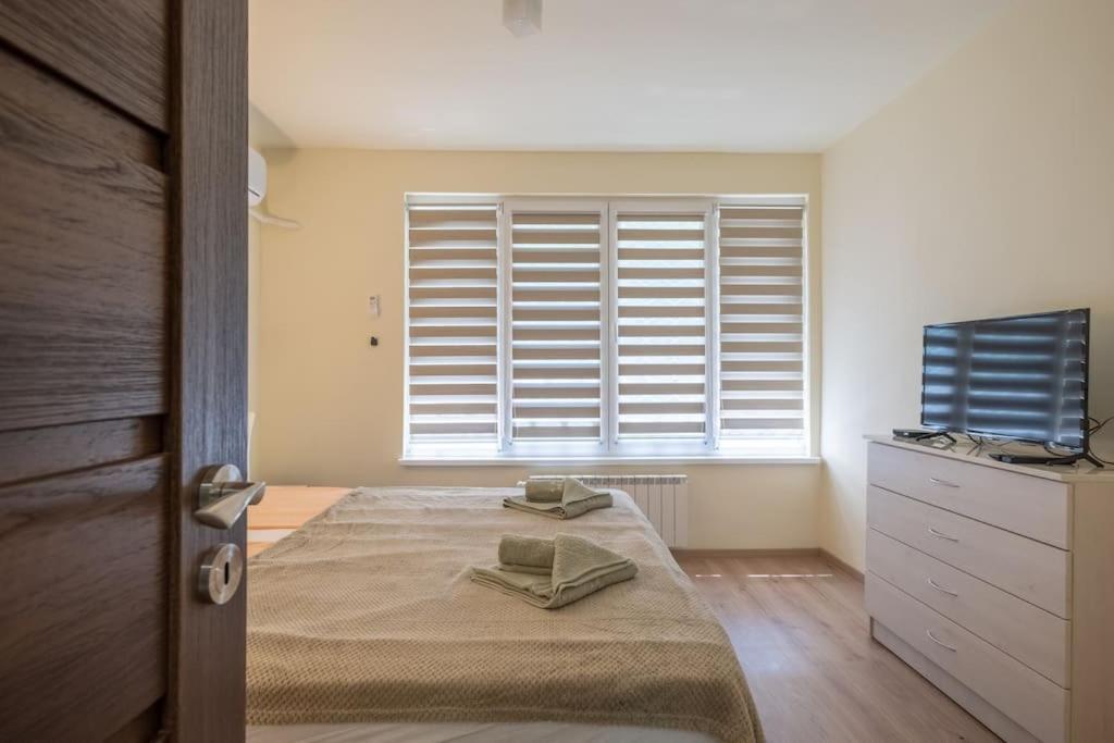 Top Location, Brand New 3 Bdrm Apt & Free Parking 索菲亞 外观 照片