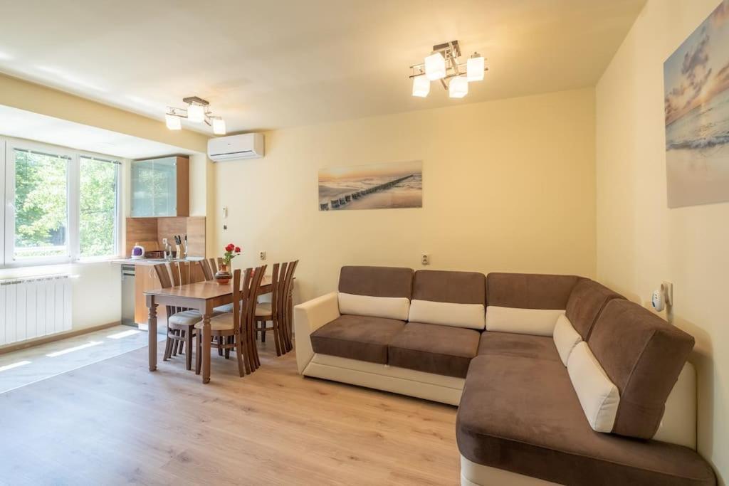Top Location, Brand New 3 Bdrm Apt & Free Parking 索菲亞 外观 照片